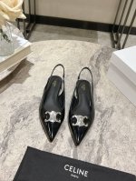 celine 早春银色凯旋门系列 思琳新款银色尖头平底鞋 矮跟凯旋门鞋稀有的银色系列 好精致呀银色的凯旋门很低调黑色绝了，搭配小裙子牛仔裤都很不戳 你可以永远相
