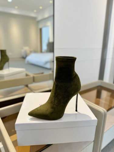 价格： 卡萨帝 Casadei 女王的高跟鞋，来自意大利顶级鞋履品牌 是由Quinto Casadei于1958年在意大利圣毛罗帕斯科利创立。 Casadei