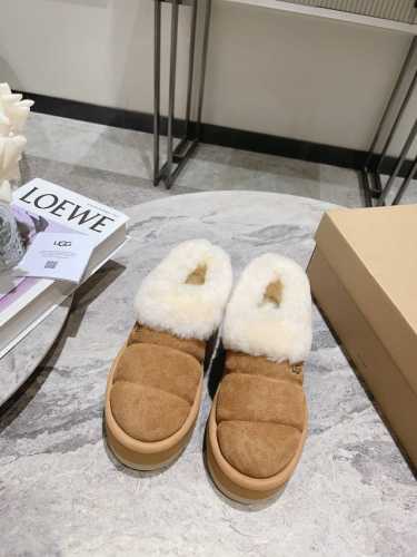 塔茨丽塔ugg雪地靴 秋冬街边感 随手拍 一双雪地靴 一秒秋冬氛围感来了 超模们的选择 极简每天都要温暖又时髦 隆丰A级羊皮毛一体材质 Size: 35-40