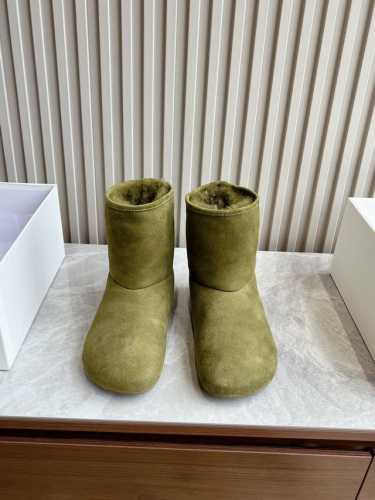 出厂 独家顶级 LOEWE呆萌雪地靴系列 皮毛一体 最新款雪地靴 正品购入开发 完美复刻 设计师推出探索时尚界对于原创与挪用的概念、以全新系列致敬传承与经典 来
