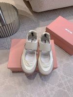 出厂价p Miu 新款玛丽珍休闲鞋 上脚太好看啦 闭眼入 各种穿搭都能驾驭 百搭又舒适 一年四季都能搭配 鞋面牛皮拼接尼龙布 垫脚透气网面 原版开模大底 尺码3