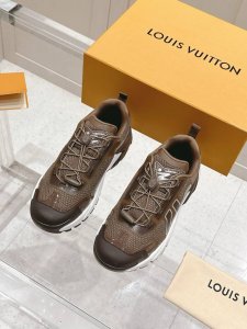 顶级版本：男款 Lv路易威登 L家驴牌Runner Tatic系列 厚底 休闲 运动鞋 跑鞋 原版购入开发 做货 本款 Lv Runner Tatic 运动鞋融