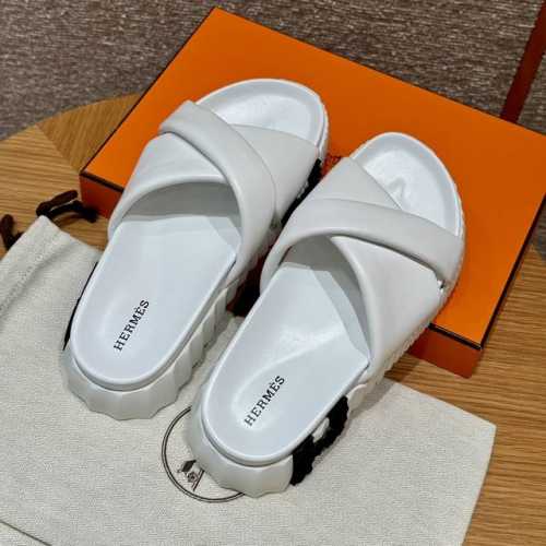 款式 Style ：086 Infra 运动拖鞋 颜色 Colour：陶瓷粉 94 Terre Cuite 鞋面材料 Upper material：小羊皮 la