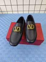东莞高货P 。Valentino华伦天奴 高端男士驾车鞋豆豆鞋。顶级品质。采用进口原版荔纹头层牛皮。醒目大Logo饰扣 原版牛皮内里垫脚，原厂特供原版大底 超强