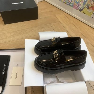 p直销 女鞋 女装 Chane*｜小香新品 双C字母扣厚底乐福鞋 这款乐福鞋更有特色！ 太爱这个字母设计了 非常适合小个子的女生 简直是福音 舒适又百搭 穿上秒