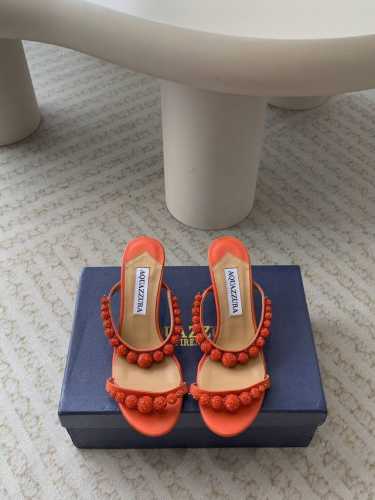 Aquazzura 24Ss 惊艳火爆款、菠萝 王室贵族的钟爱雍容华贵、气质高雅、到手如图柜级品质 璀璨别致水钻饰扣、小羊皮内里、意大利真A级真皮大底 跟高：平