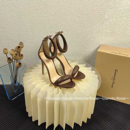 羊皮款 吉安维托 罗西 Gianvito Rossi Eiko Stiletto，轻松移动。这款 胖胖高跟凉鞋 秉承了其传统意大利工艺，专注精巧细节，打造优雅女