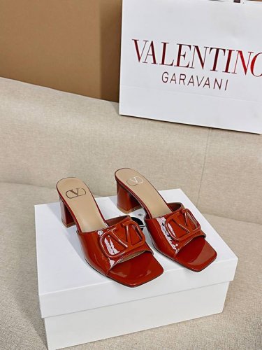 顶级版-真皮底Valentino Garavani Vlogo Cut-Out 25最新经典百搭V扣拖鞋 出厂 ────── 面料：顶级小牛皮 ────── 内