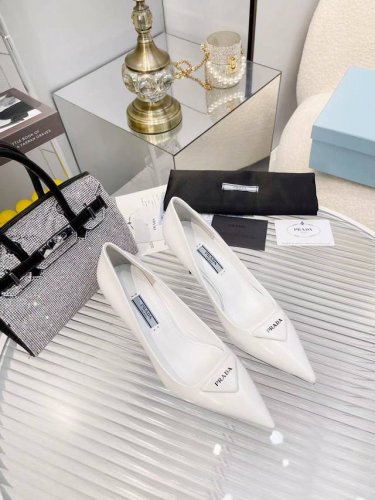 p直销 P直销Pradr 普拉达 上新出厂进口真皮底 Rad* Raf Simons X Aw 早春最新T台走秀铁头系列款 鞋面：进口开边珠牛皮 内里：进口水染