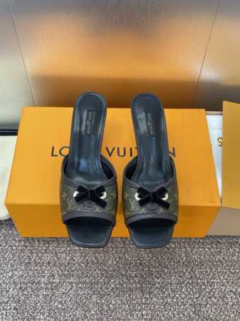 Louis Vuitton 2025春夏新款猫跟蝴蝶结果冻色女鞋 Lv 字母Logo五金扣方头拼色凉拖鞋 材质：鞋面进口环保透气老花皮+水染羊皮内里+意大利真皮 - 点击图像关闭