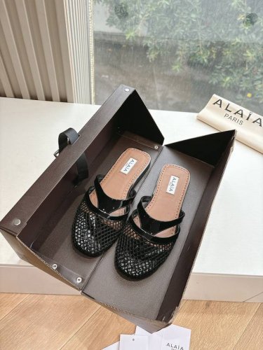 所见即所得G002代购级别原版购入法国一线奢侈品牌ALAIA 阿莱亚鱼网穆勒鞋包头凉鞋2025SS法式仙女芭蕾舞平底跳舞鞋，ALAIA品牌源自其创始人，Azze