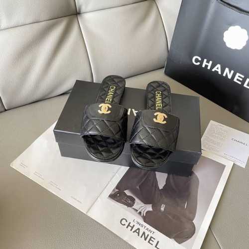 橙子出厂价P P110 Chanel 香奈儿春夏新款 经典书包扣翻盖平底拖鞋 金属扣菱格凉拖 款式：绣线小书包扣 码数：35-42