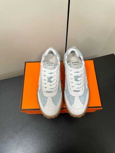 HermèS 爱马仕新款 复古时尚阿甘德训鞋 拼色设计少女风 复古时尚 简约高级 随意搭配 上脚非常轻便舒适 鞋面 麂皮 牛皮 内里 牛皮 大底 原版Tr成型大