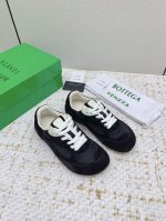 女 男 Bottega Veneta Bv葆蝶家 25 最新爆款 阿甘鞋 德训 休闲 运动鞋 Sneaker科技尼龙和绒面打造，灵感来自复古球鞋，全新演绎经典运