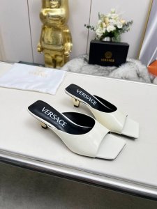 versace范思哲 专柜新款: V字鞋跟系列 鞋面 牛皮 漆皮 内里垫脚 羊皮 跟高 6Cm 鞋底 意大利真皮大底 码数 35-44码 42 43 44定制不