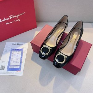 橙子出厂价 Ferragamo 菲拉格慕 方头漆皮粗跟单鞋 浅口中跟女鞋 跟高：4Cm 码数：34-41