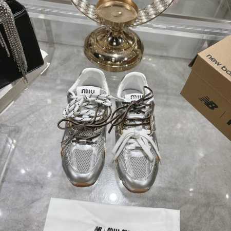 出厂单鞋 New 新款新色Balance530联名款25Ss春夏新款 超级大热门 无论你如何穿搭请都不要放过这一双530系列的运动鞋 非常好搭配 洋气到不行 时 - 点击图像关闭