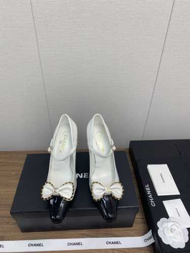 chanel 小香24 k 走秀款 高跟 秋款 单鞋 初秋系列 烤漆珍珠 跟 单鞋 超级无敌美且增高的一双初秋高跟鞋，皮质更年轻时髦些。上脚对女生太友好，妥妥的