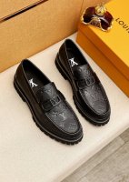 商品商标：Louis Vuitton 路易威登 休闲皮鞋 正码码数: 38-44 45.46订制 商品材料：精选 进口头层小牛皮压花鞋面+奢华五金扣，进口头层牛
