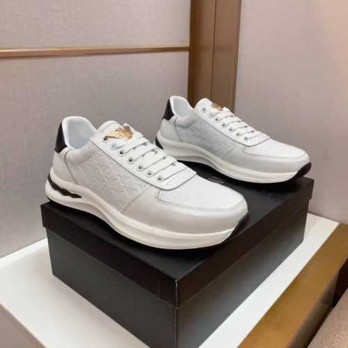 工厂价 Arman* 新品上市 鞋面采用牛皮配品牌印花面料羊皮内里，运动休闲大底，鞋型饱满，立体感十足时尚、新颖标准码数：38-44。两色可选。