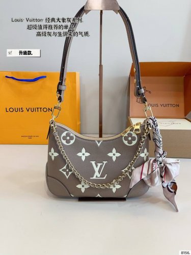 配礼盒. Lv 2025新款Boulogne牛角包 拉链 老花 皮肩带 轻便 大容量▼ 斜挎 单肩 腋下 手提 一包四背，链条点8和肩带都可拆卸 刚拿到有点压扁