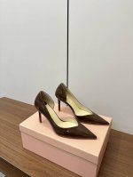 ChristianLouboutin路铂廷 CL红底鞋‖ 手工制作，精致工艺收藏级作品非常精致 太美了太美了太美了 细高跟时装凉鞋 根本抵抗不了 性感女神 释放