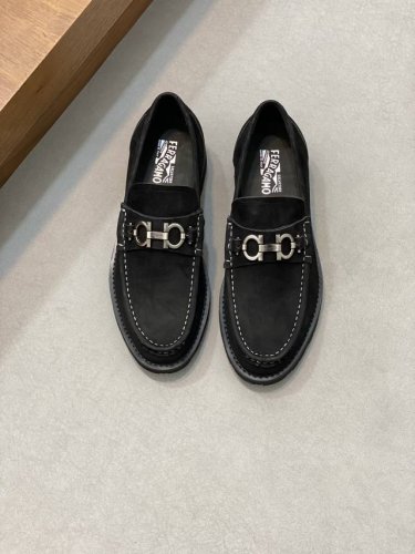 ferragamo 男士皮鞋，高品质，顶级狠货，鞋面进口头层磨砂牛皮，内里垫脚均用进口牛皮，原版五金，配原版轻质大底，配码38-45， 38,45订做不退换