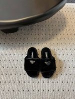 普拉达 prad*23秋冬毛毛一片式拖鞋系列 对原版工艺 每个款式，颜色都很赞！！集舒适 可爱 时尚 高雅 百搭 ，羊毛舒适柔软，唤醒秋冬暖意。让您从早到晚舒适