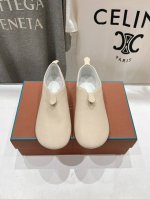 顶级出厂 Loro Piana* 诺悠雅LP 新款勃肯平底鞋休闲鞋，脚感超级舒适 一天可以暴走两万步的鞋子 超级百搭款！ 超级轻便的平底鞋～兼具时尚与舒适，软乎