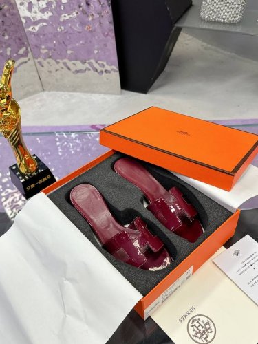 工厂P价P： 爱马仕H拖全网优势放货外单最爱的一款 大厂手工 跑量款 精致工艺 2025新色，中底全包，全新改版 HermèS 包装升级，版型做工材料升级。 市