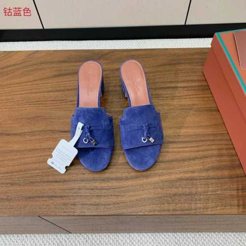 Loro Piana 羊京中跟拖鞋。鞋面羊京，羊皮内里及垫脚。真皮中底，真皮包跟。进口真皮大底，跟高8cm。码数：34-42 34、40、41、42定制不退换