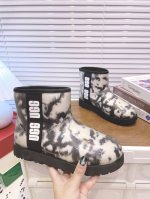UGG周冬雨同款雪地靴 官网同步爆款胶片雪地靴 广版最高版本，独家开模 内里外套梅花百分百羊毛，胶套，大底原版，我只是帮UGG做了个代工[捂脸][捂脸][捂脸]