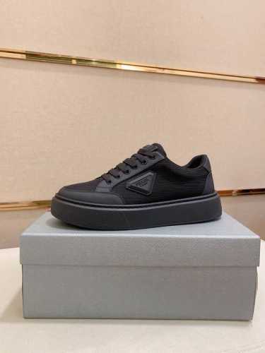 工厂P价 高版本 高品质新款Prada 普拉达 专柜同步上市， 新款男鞋、面料精选进口牛皮。内里:牛皮配透气网布高端气垫开模防滑橡胶大底，精美线条、简约大气，上