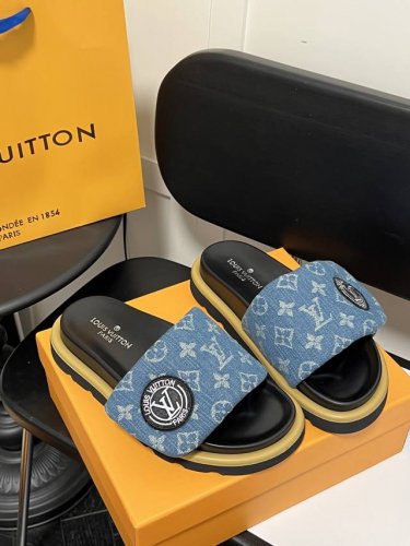 橙子出厂价p louis Vuitton 路易威登 Lv新配色 休闲魔术贴拖鞋 平底凉拖 情侣款 pool pillow Comfort 必入系列 魔术贴高级慵