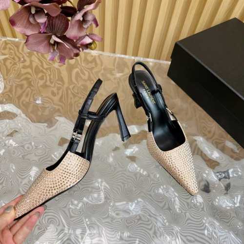 SAINT LAURE* ysl 圣罗兰高跟鞋 经典澳钻。方头猫跟设计 简约不简单 优雅极致 精美女人的必备单品 鞋面：定制真丝布 内里：进口羊皮 大底：进口真