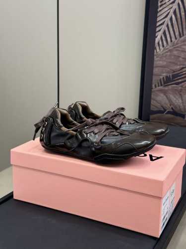 ACNE fw24 new arrival～ acne 超可爱芭蕾舞鞋，运动鞋风鞋底，脚感超好的！俏皮减龄，松弛感；时髦感十足！ 牛皮鞋面，水洗牛仔鞋面！ si