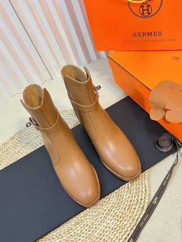 顶级版本 Herm*s 爱仕秋冬新款短靴 裸靴，原版开发顶级版师纯手工制作，高端订制 ，独家产品 ，行业最高版本。 上脚超级有气质 而且也是官网主推款