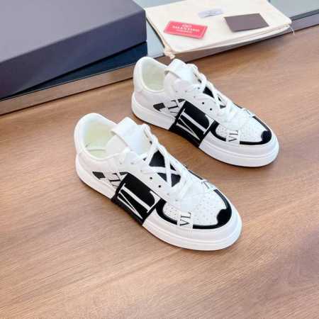 代购级品质 实物拍摄 Valentino Garavani VL7N 小牛皮低帮绑带运动鞋、休闲鞋 男士女士情侣真皮板鞋 - 七条绑带，装饰橡胶效果 VLTN - 点击图像关闭