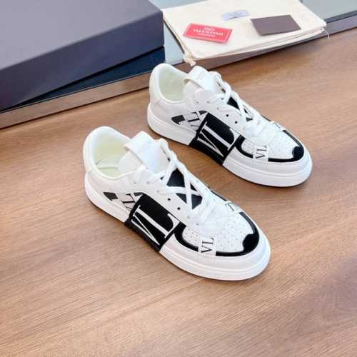 代购级品质 实物拍摄 Valentino Garavani VL7N 小牛皮低帮绑带运动鞋、休闲鞋 男士女士情侣真皮板鞋 - 七条绑带，装饰橡胶效果 VLTN