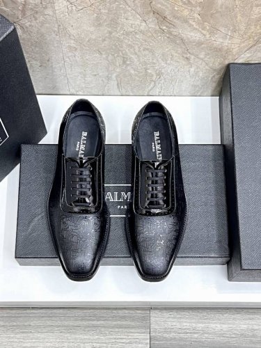 balmain 巴尔曼新款男士皮鞋 面料采用进口原版牛皮 车缝线工艺打造 全进口胎牛皮 看得见的质感 重工车线 标配Logo牛皮垫脚 大牌体验 上脚柔软舒适 男