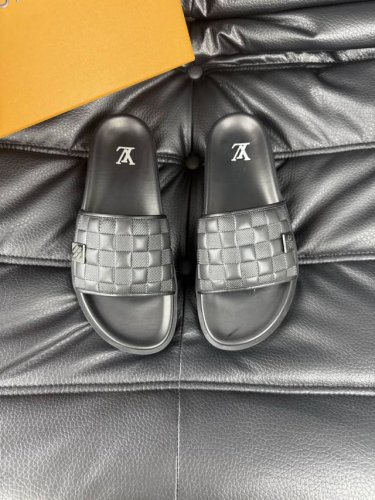 38-45 Louis V*高端精品 奢品拖鞋 1:1高端品质 休闲阳光宽松舒适型 最高版本高品质精品 经夏季必入哦