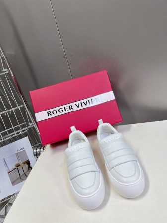 Rogervivier罗杰维维亚 RV 新款Viv Golf钻扣厚底小白鞋 面包鞋 梦中情鞋RV钻扣小白鞋！轻运动风潮来袭，简便运动鞋以鞋底花型图案令人眼前一亮 - 点击图像关闭