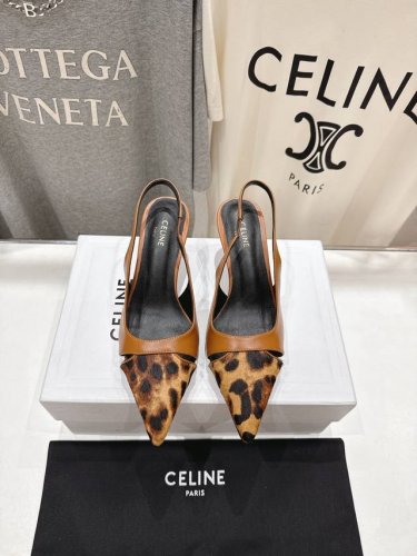 高版本出厂 Celine 赛琳2025Ss夏季新品简易尖头高跟凉鞋～ 复古简约又时尚 上脚舒适.百搭.显瘦，超有气质～百搭日常着用都是一绝的单品！小平跟轻松无压