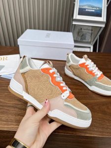Dior迪奥 女款:码数35-40. 41定做 迪奥 官网花色同步更新啦这款 Dior One 运动鞋时尚现代，彰显 Dior 的精湛工艺。白色镂空牛皮革饰