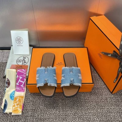 工厂价 爱马仕 Hermes 春夏经典款 Oran 拼色工字拖女鞋 H家平底圆头露趾凉拖鞋 材质：进口水洗工艺牛仔布+水染羊皮水里+意大利真皮大底 Size: