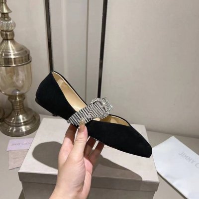 jimmychoo周仰杰新品，蝴蝶结珍珠平底芭蕾舞鞋单鞋，JC家永恒经典之作 简约设计满满的少女风 既摩登又复古的味道，整体版型没有什么花里胡哨的搭配设计，非常