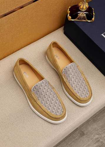 商品商标：Dior 迪奥 休闲皮鞋 正码码数: 38-44 45.46.47订做 商品材料：精选 意大利进口头层小牛皮鞋面，进口水染牛皮内里。强烈立体视觉效果，