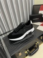 出厂价Pp： 阿玛尼Armani* 最新爆款休闲鞋，顶端品牌 奢侈～代购，顶级～质量。 鞋面選用进口透气牛皮搭配材质透气羊皮垫脚 精细做工。原版个性时尚柔软橡膠