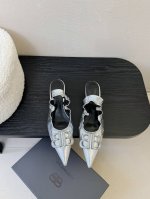 Balencia新款高跟鞋凉鞋 超有气质妥妥的自留款 上脚尤为惊艳，闭眼入都是不会后悔 进口牛油鞋面 羊皮内里 真皮大底 尺码:35–39 40定制