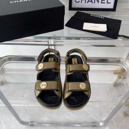 Chanel新款沙滩鞋 顶级版本 超级推荐款 上脚依然让我心甘情愿剁手入 原版材料 原版环保羊皮里 全层奢侈真皮大底 Size：35-40 - 点击图像关闭